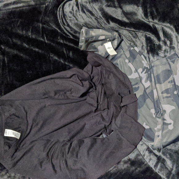 Lab Joy Women's T-shirt & Banana Republic Women's Leggings (curated set) - Picture 6 of 6